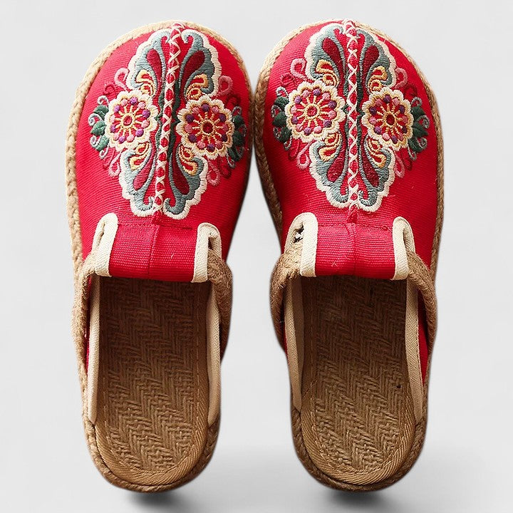 Clarize - Geborduurde Platte Sandalen
